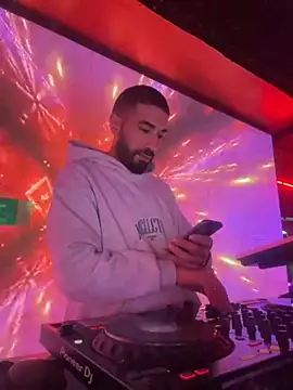 Snapshot of djtimka chatting on 11-05-25, 07:58 djtimka online show from 11-05-25, 07:58