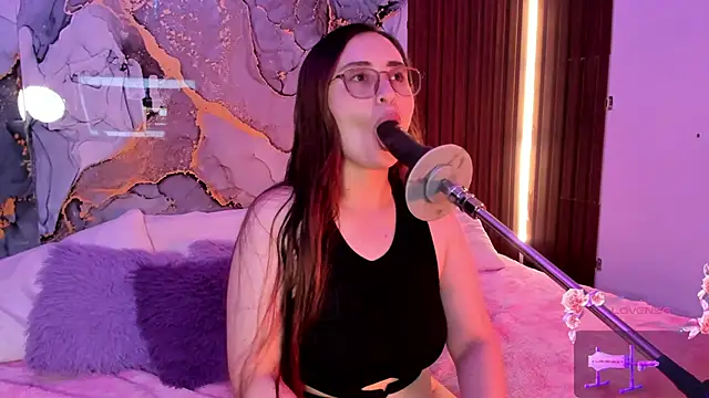 centaurigirl online show from 11-24-25, 02:33