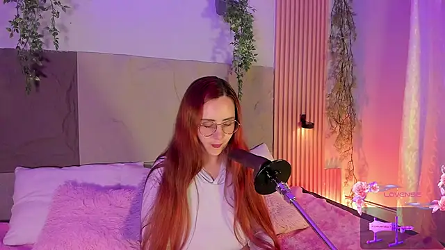 centaurigirl online show from 02-18-26, 02:18