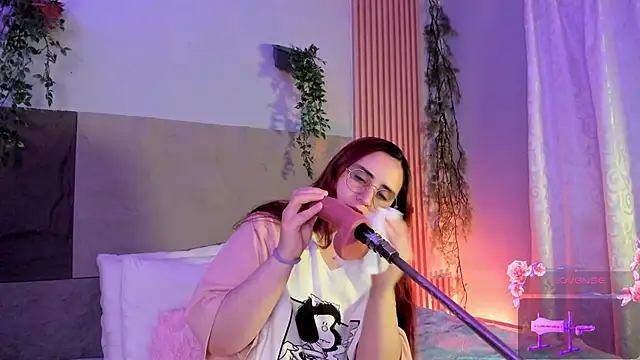 centaurigirl online show from 04-14-26, 04:40