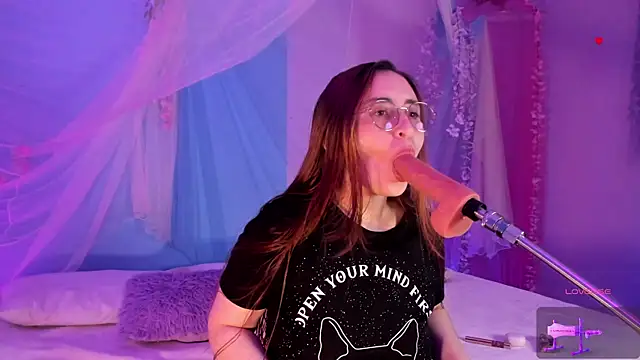 centaurigirl online show from 04-25-26, 04:48