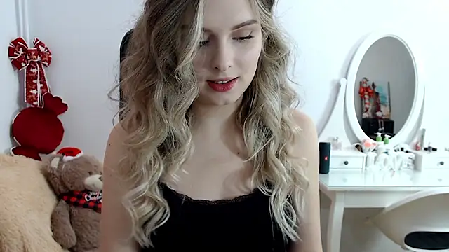Snapshot of _sweettreat chatting on 12-14-24, 01:06  sweettreat online show from 12-14-24, 01:06