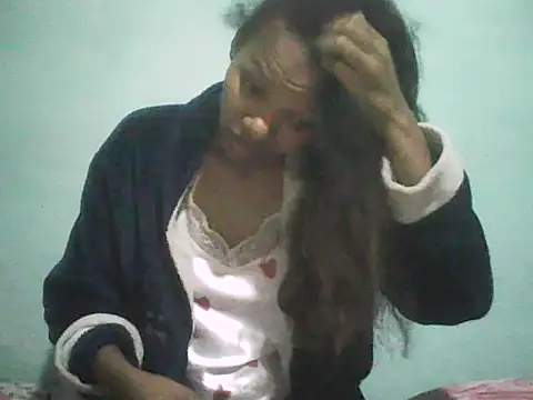 Snapshot of Antsoalie chatting on 10-09-25, 07:06 Antsoalie online show from 10-09-25, 07:06