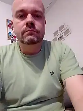 mikaaaaase online show from 10-19-25, 01:06