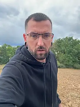 Snapshot of _Haptic_ chatting on 09-11-25, 03:01 Haptic online show from 09-11-25, 03:01