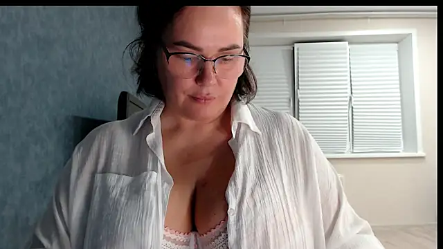 Nora Star online show from 04-25-26, 05:21