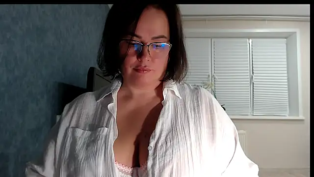 Nora Star online show from 04-26-26, 06:49