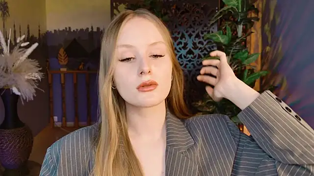 VivienLeeigh online show from 11-28-25, 01:14