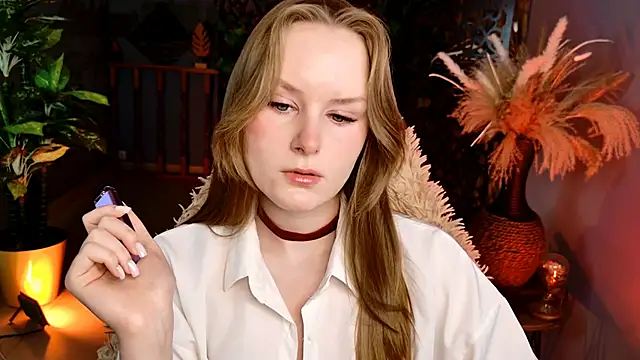 Snapshot of VivienLeeigh chatting on 05-18-26, 05:13 VivienLeeigh online show from 05-18-26, 05:13