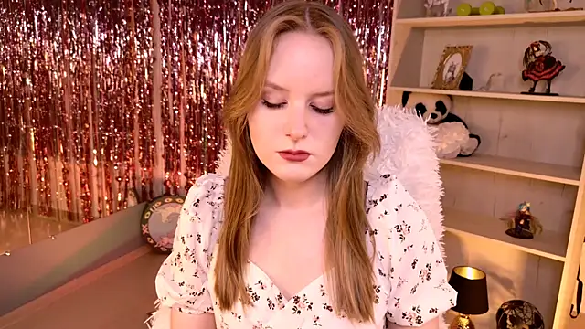 Snapshot of VivienLeeigh chatting on 05-19-26, 05:25 VivienLeeigh online show from 05-19-26, 05:25