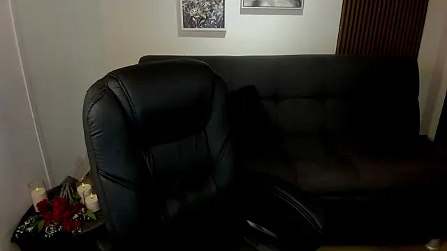 crimson tati  online show from 11-19-25, 04:23