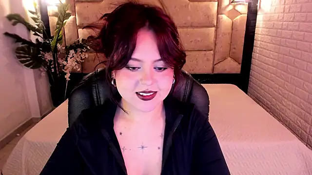 Snapshot of crimson_tati_ chatting on 05-08-26, 05:13 crimson tati online show from 05-08-26, 05:13