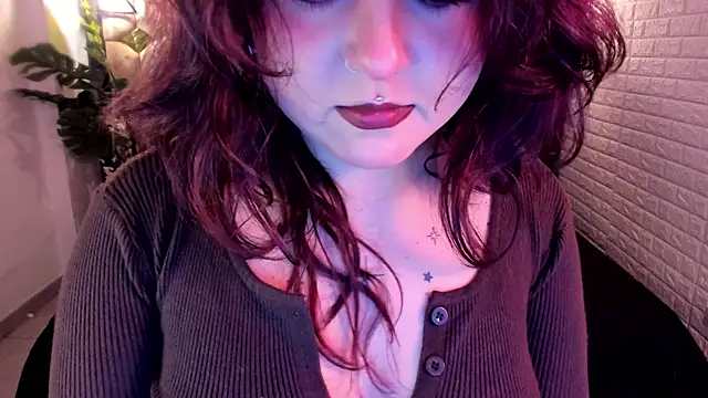 Snapshot of crimson_tati_ chatting on 05-10-26, 05:01 crimson tati online show from 05-10-26, 05:01