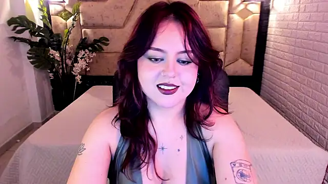 Snapshot of crimson_tati_ chatting on 05-14-26, 04:19 crimson tati online show from 05-14-26, 04:19