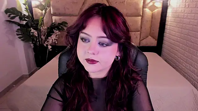 Snapshot of crimson_tati_ chatting on 05-15-26, 04:52 crimson tati online show from 05-15-26, 04:52