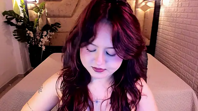 Snapshot of crimson_tati_ chatting on 05-21-26, 04:52 crimson tati online show from 05-21-26, 04:52