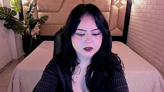 Snapshot of crimson_tati_ chatting on 06-10-26, 05:07 crimson tati online show from 06-10-26, 05:07