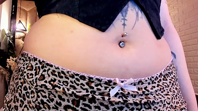 Snapshot of crimson_tati_ chatting on 06-23-26, 12:14 crimson tati online show from 06-23-26, 12:14
