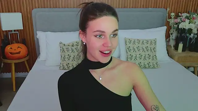 RihannaRose online show from 10-26-25, 05:08