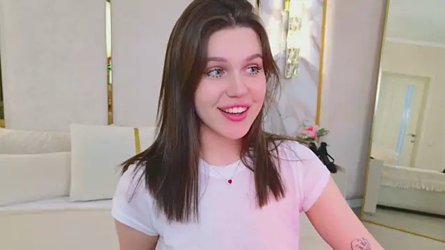 RihannaRose online show from 04-19-26, 05:01