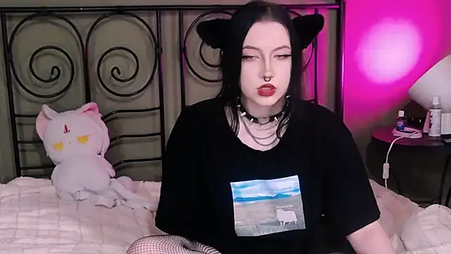 Snapshot of BlackyTea chatting on 10-17-25, 10:12 BlackyTea online show from 10-17-25, 10:12