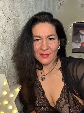 Snapshot of Tina_Moretti chatting on 02-21-25, 12:38 Tina Moretti online show from 02-21-25, 12:38