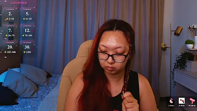 Snapshot of Marine_Vact chatting on 06-17-26, 02:07 Marine Vact online show from 06-17-26, 02:07