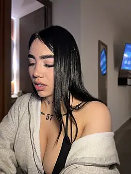 Snapshot of Nickiiiii chatting on 05-30-26, 01:35 Nickiiiii online show from 05-30-26, 01:35