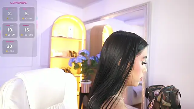 Snapshot of elasummer chatting on 10-22-25, 12:38 elasummer online show from 10-22-25, 12:38