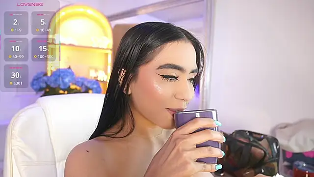 Snapshot of elasummer chatting on 11-22-25, 12:26 elasummer online show from 11-22-25, 12:26