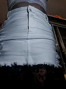 Snapshot of EMILY_ROUSSE71 chatting on 10-23-25, 09:13 EMILY ROUSSE71 online show from 10-23-25, 09:13