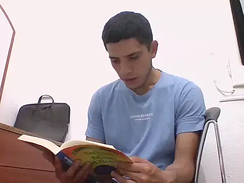 Snapshot of Deportist chatting on 10-30-25, 10:32 Deportist online show from 10-30-25, 10:32