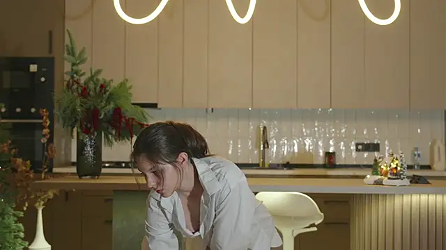 whisper of love online show from 12-16-25, 02:05