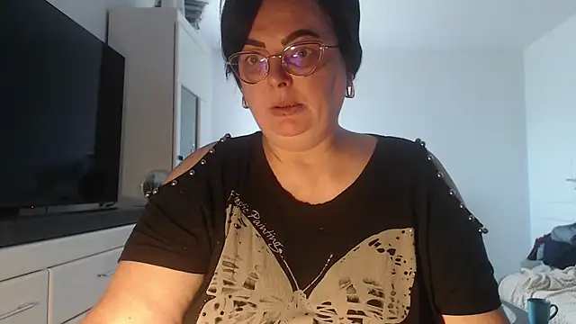 Amandamuller1982 online show from 04-23-26, 08:24