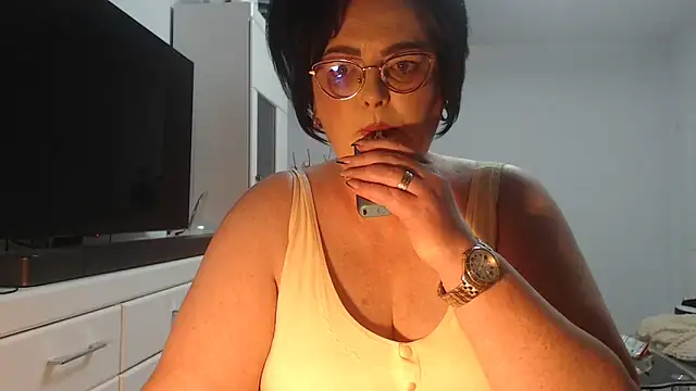 Snapshot of Amandamuller1982 chatting on 05-14-26, 10:27 Amandamuller1982 online show from 05-14-26, 10:27