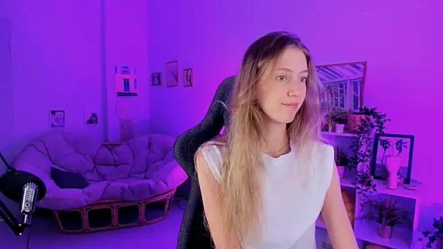 Snapshot of Sharon_Evansi chatting on 12-28-24, 09:09 Sharon Evansi online show from 12-28-24, 09:09