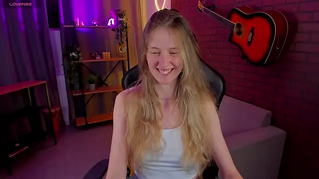 Snapshot of Sharon_Evansi chatting on 01-04-25, 03:39 Sharon Evansi online show from 01-04-25, 03:39