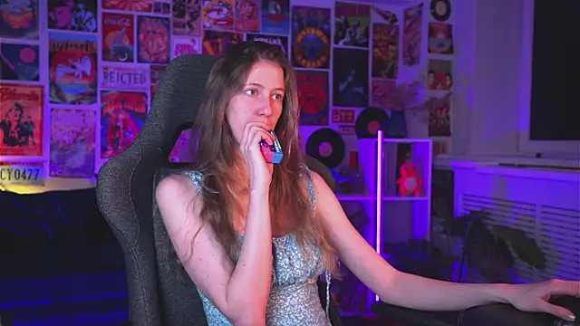 Snapshot of Sharon_Evansi chatting on 02-05-25, 12:38 Sharon Evansi online show from 02-05-25, 12:38