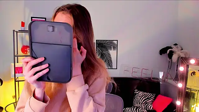 Snapshot of Sharon_Evansi chatting on 03-15-25, 11:19 Sharon Evansi online show from 03-15-25, 11:19