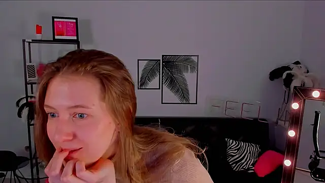 Snapshot of Sharon_Evansi chatting on 03-20-25, 11:38 Sharon Evansi online show from 03-20-25, 11:38