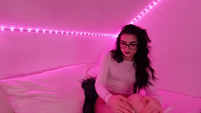 Snapshot of AdelinaAlia chatting on 11-27-25, 08:33 AdelinaAlia online show from 11-27-25, 08:33