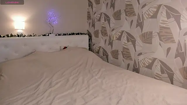 ViolaBloom22 online show from 01-02-25, 07:51