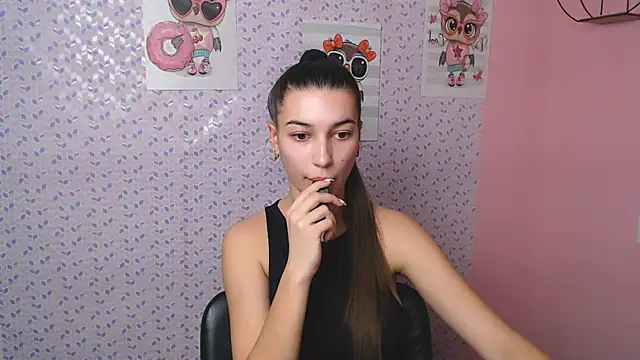 Snapshot of KarolinaRosse_ chatting on 01-18-25, 01:18 KarolinaRosse  online show from 01-18-25, 01:18
