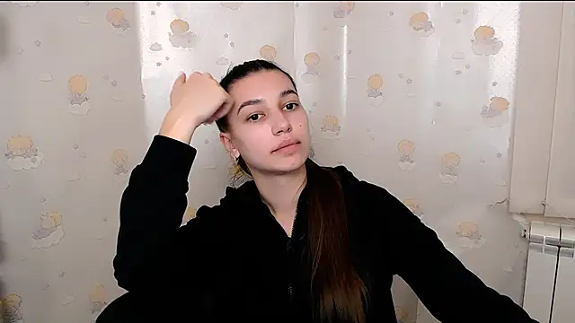 Snapshot of KarolinaRosse_ chatting on 02-04-25, 10:00 KarolinaRosse  online show from 02-04-25, 10:00