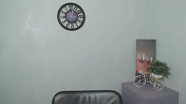 Snapshot of KarolinaRosse_ chatting on 02-23-25, 07:00 KarolinaRosse  online show from 02-23-25, 07:00