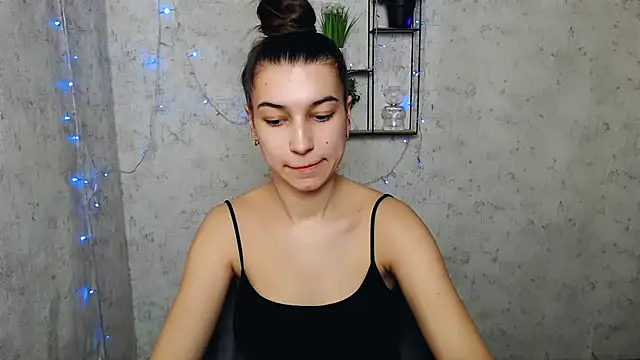 Snapshot of KarolinaRosse_ chatting on 03-02-25, 10:03 KarolinaRosse  online show from 03-02-25, 10:03