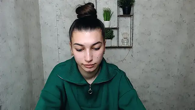 Snapshot of KarolinaRosse_ chatting on 03-08-25, 10:00 KarolinaRosse  online show from 03-08-25, 10:00