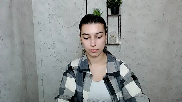 Snapshot of KarolinaRosse_ chatting on 03-15-25, 06:58 KarolinaRosse  online show from 03-15-25, 06:58