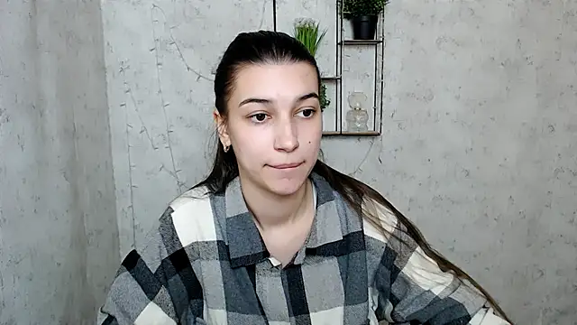 Snapshot of KarolinaRosse_ chatting on 03-15-25, 10:35 KarolinaRosse  online show from 03-15-25, 10:35