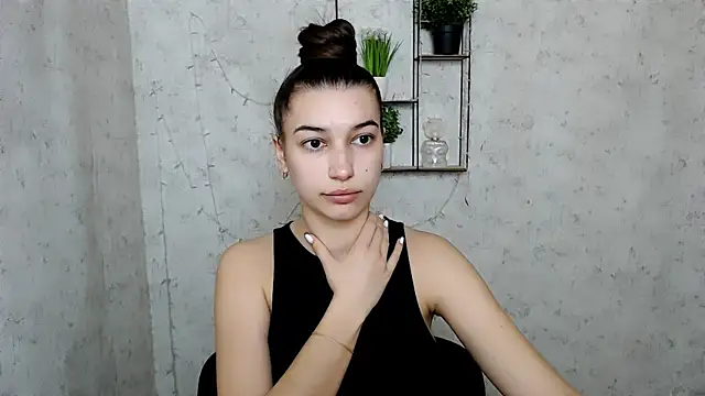 Snapshot of KarolinaRosse_ chatting on 03-23-25, 06:47 KarolinaRosse  online show from 03-23-25, 06:47